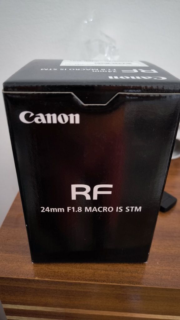 Objetiva Canon RF 24mm f/1.8 Macro IS STM