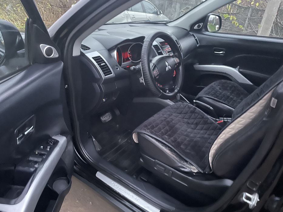Mitsubishi Outlander 3.0 гаражне зберігання