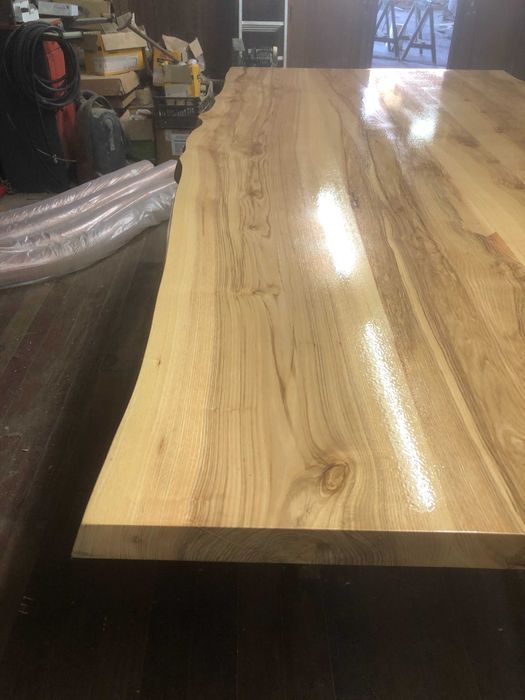 Mesa rustica em madeira de freixo