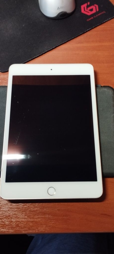 Планшет iPad Mini 4