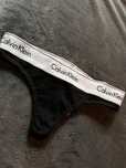 Stringi czarne xs Calvin Klein CK