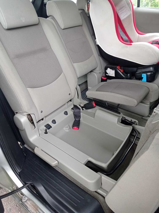 Автомобіль Mazda 5