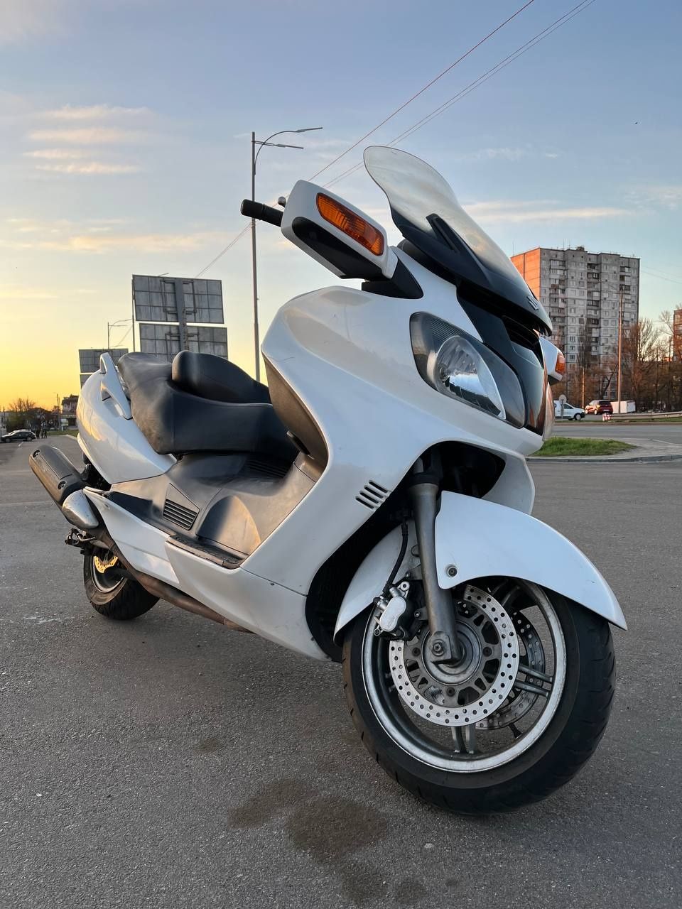 Продам свій Максі-скутер Suzuki Skywave 650 2001року