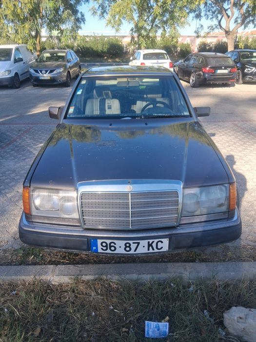 Mercedes 250 sem turbo o normal um dois e meio carro muito bom estado