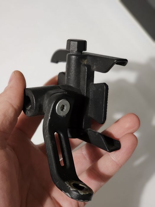 Тримач металевий для телефону