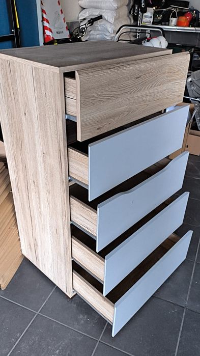 Sprzedam komodę wraz z 2 witrynami