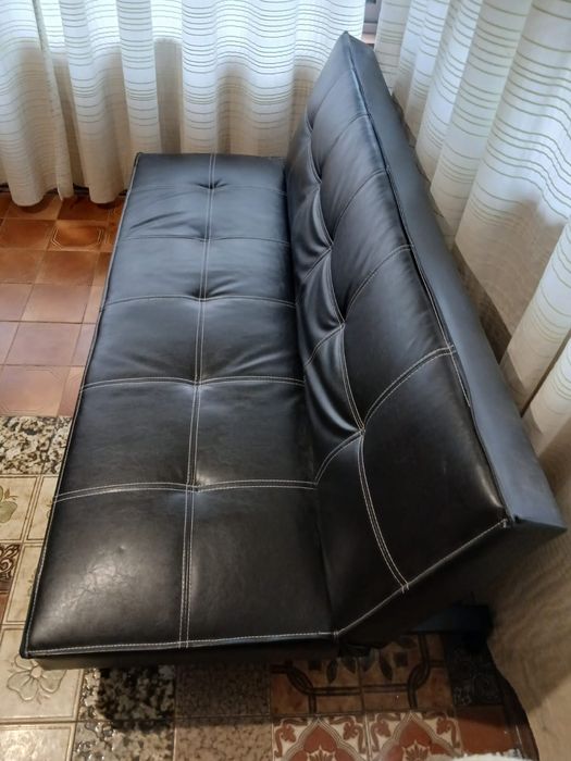 Sofá cama Novo em couro
