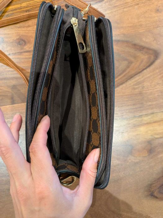 Mala pequena (Louis Vuitton não original)