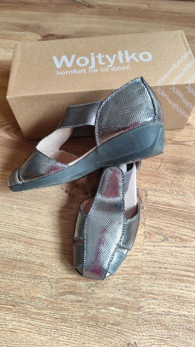 Letnie, srebrne buty