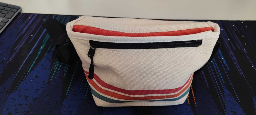 Polaroid Now verde menta + Mala