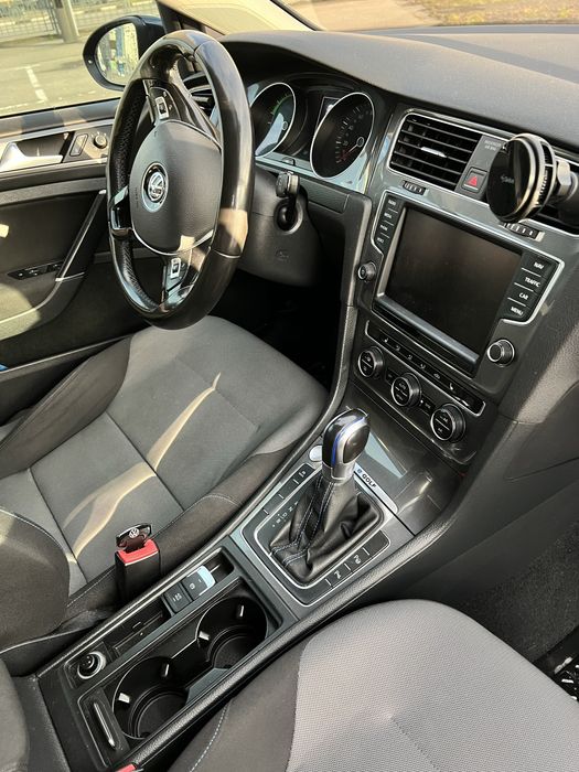 Продам Volkswagen E-Golf 2014 года 24 квт