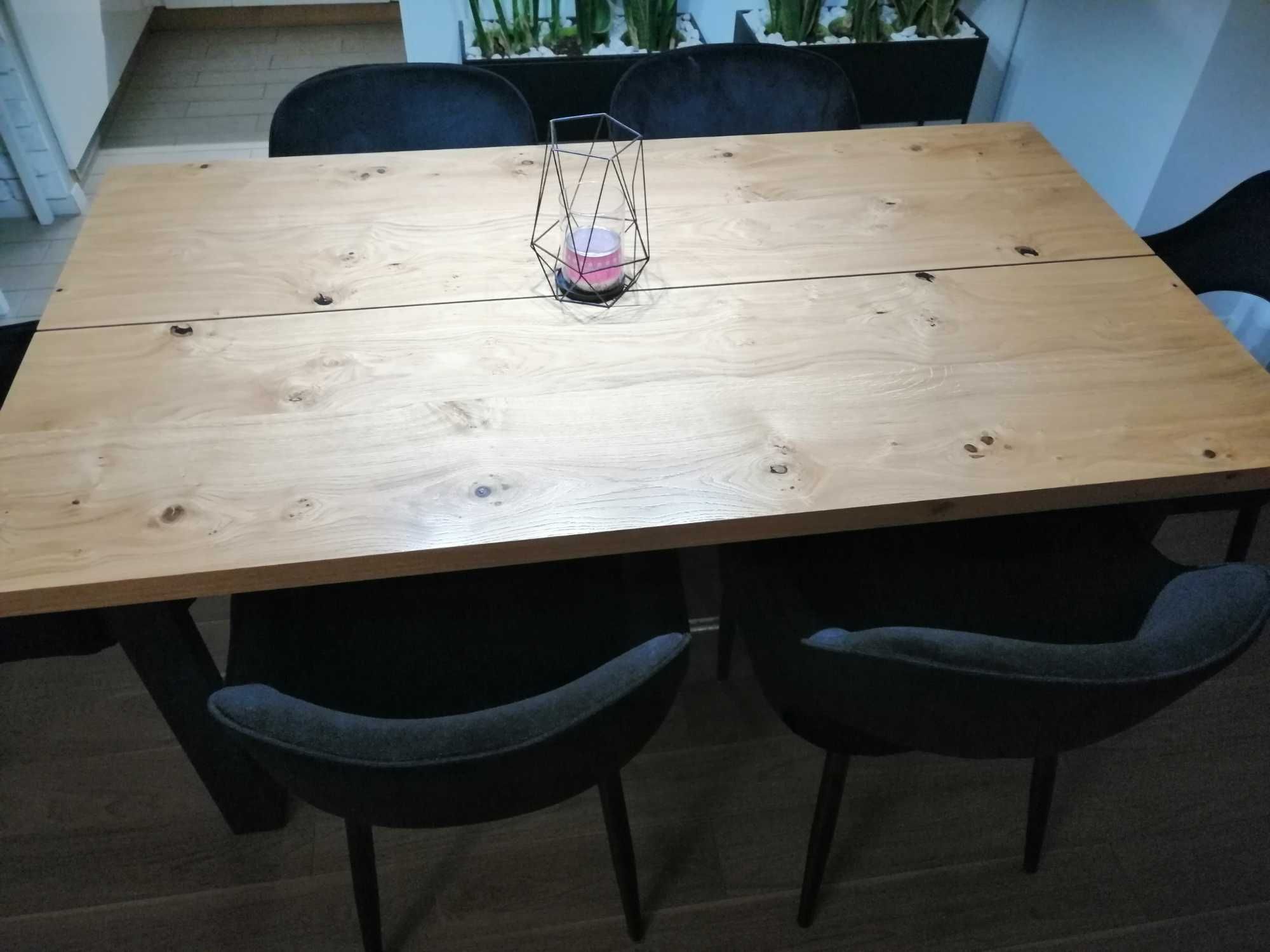 stół z krzesłami