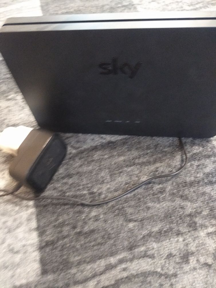 Маршрутизатор Sky Q Broadband Hub 4.