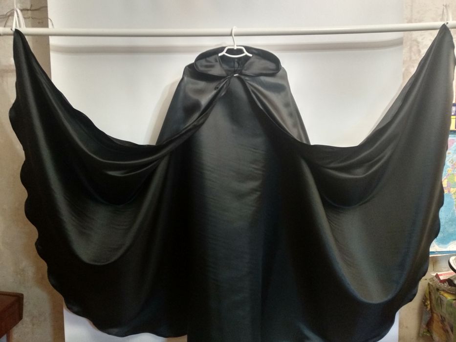 Плащ мантія накидка чорна довга і широка атлас
