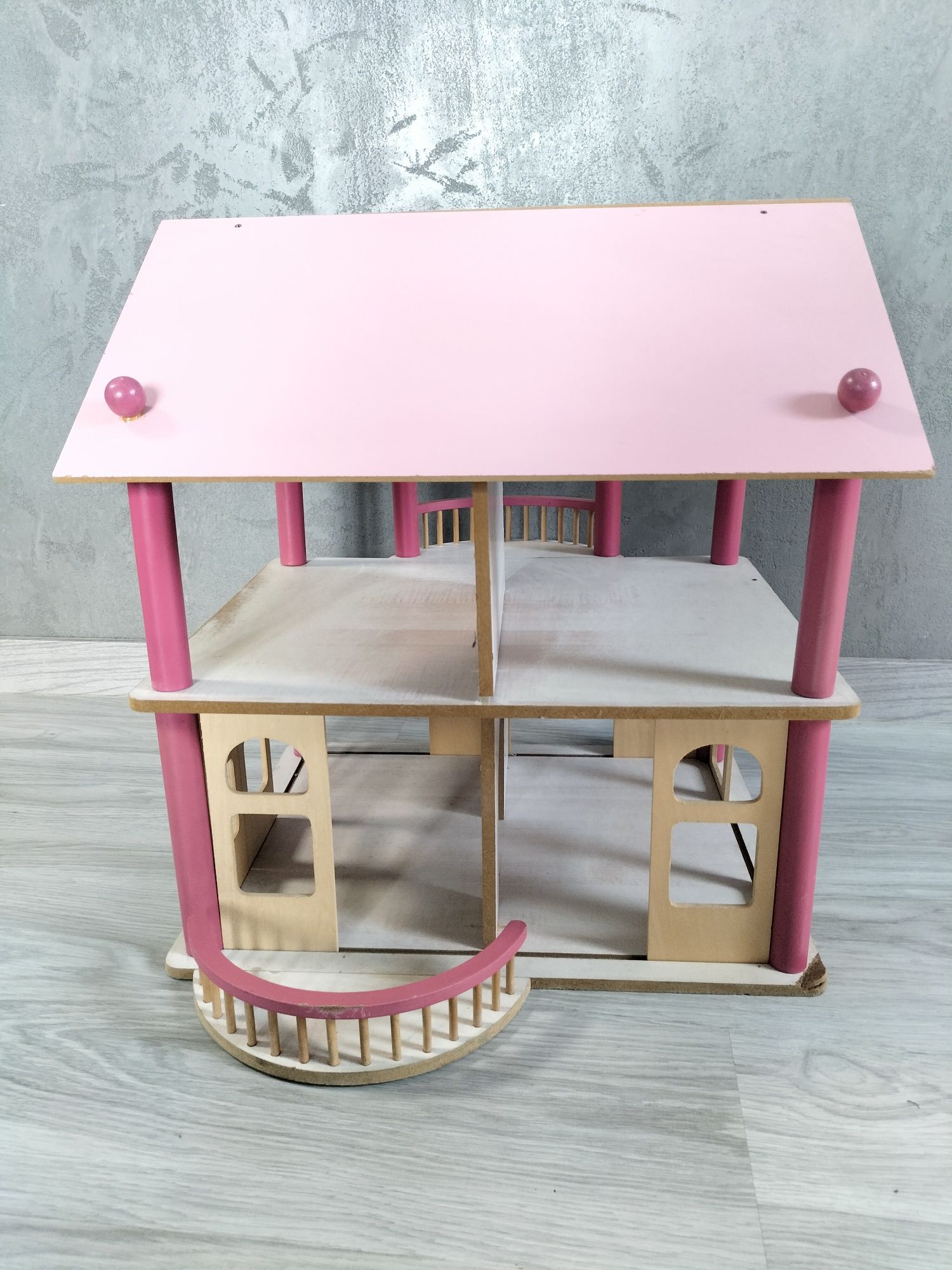 Drewniany domek dla lalek różowy piętrowy przesuwane ścianki balkon
