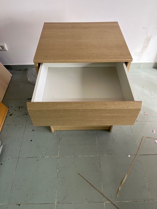 Móvel baixo de quarto em carvalho com 4 gavetas