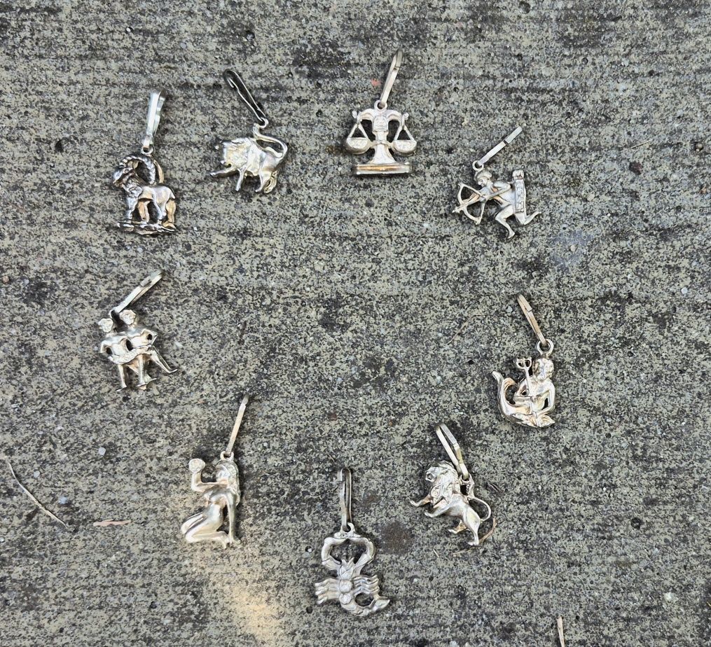 Stare ,srebrne zawieszki znaki zodiaku