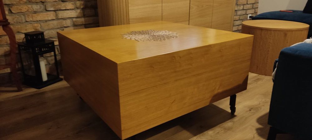 Stolik kawowy na kółkach