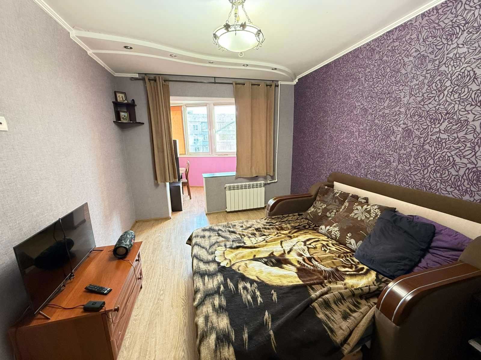 СРОЧНО__3-к кв. с ремонтом в тихом спальном р-не__7/9+кладовка в цене