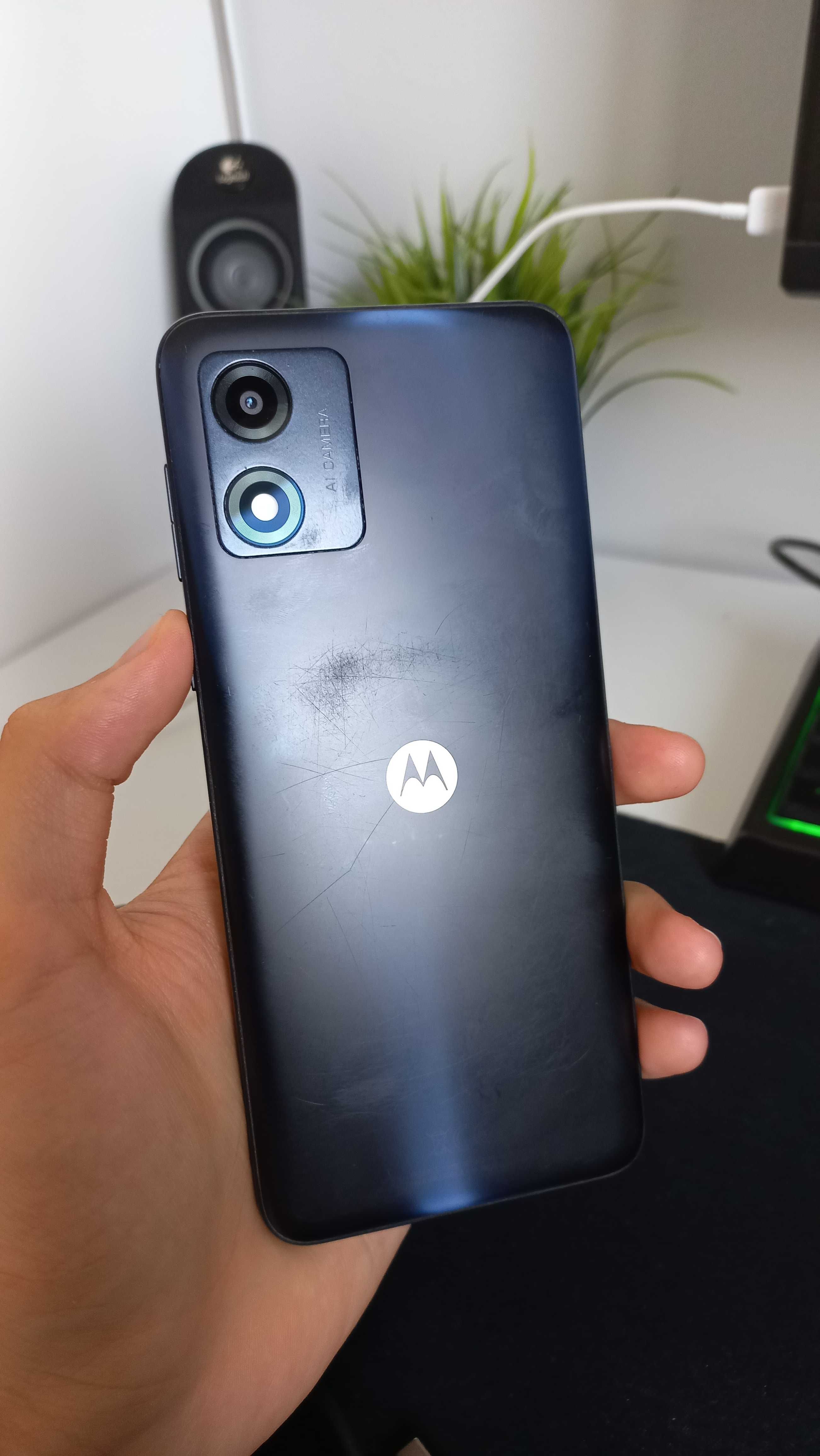 Motorola moto e13 dual sim plus ładowarka i kabel USB C
