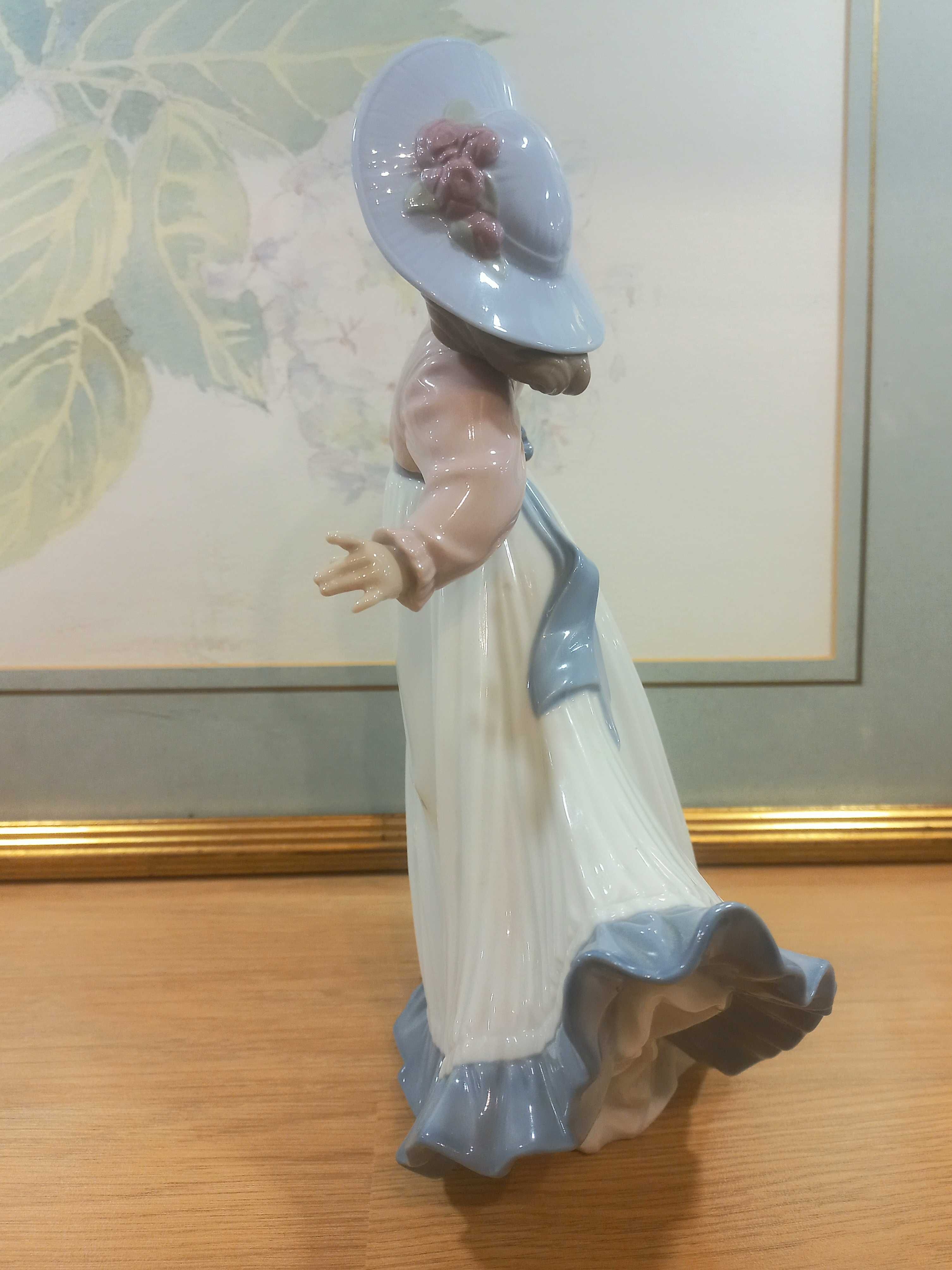 Редкая фарфоровая статуэтка NAO Lladro в идеальном состоянии.