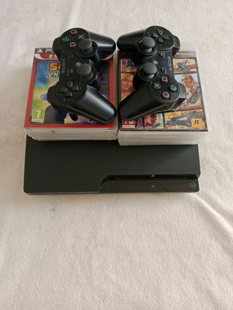 PS3 Slim com 2 comandos + 8 jogos em perfeito estado