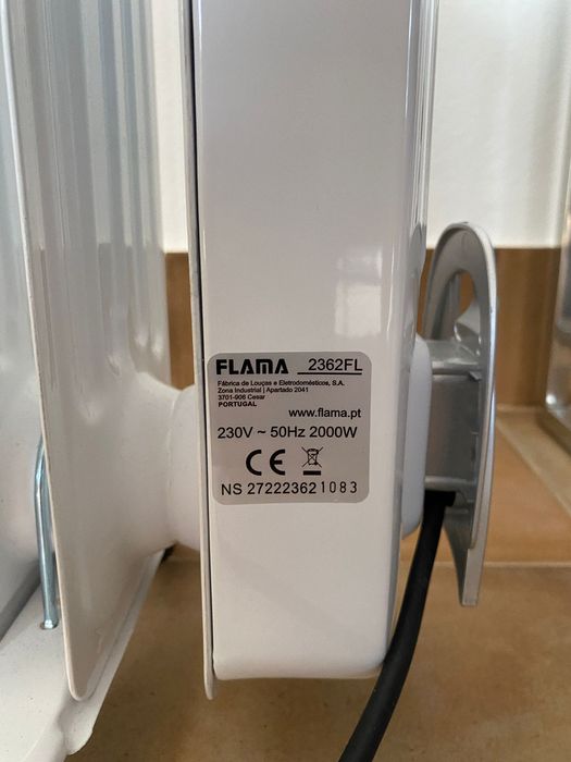 Aquecedor Radiador Flama a óleo branco 2000W