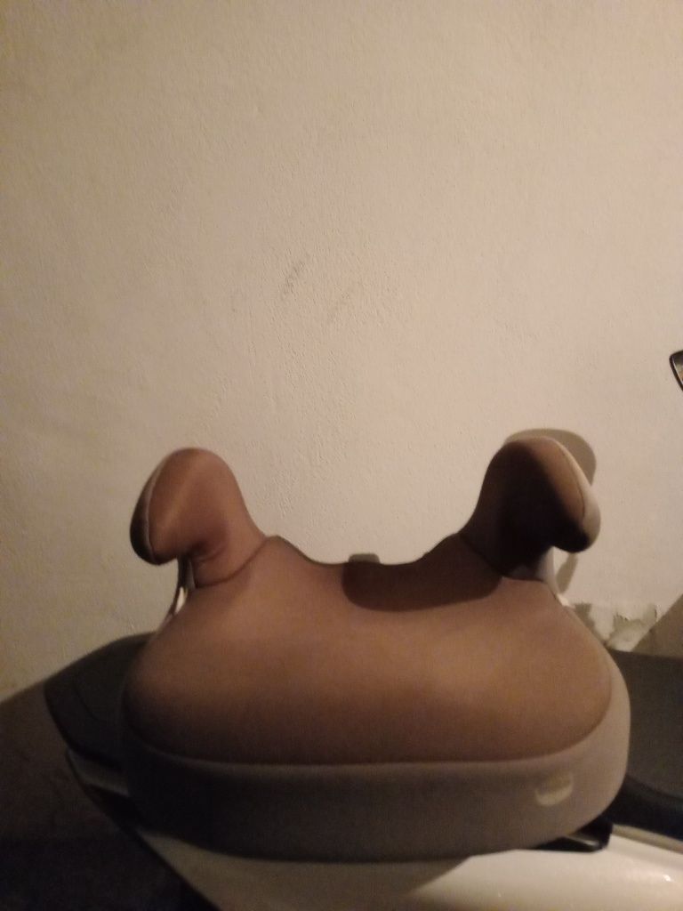 Vendo banco para criança automóvel usado