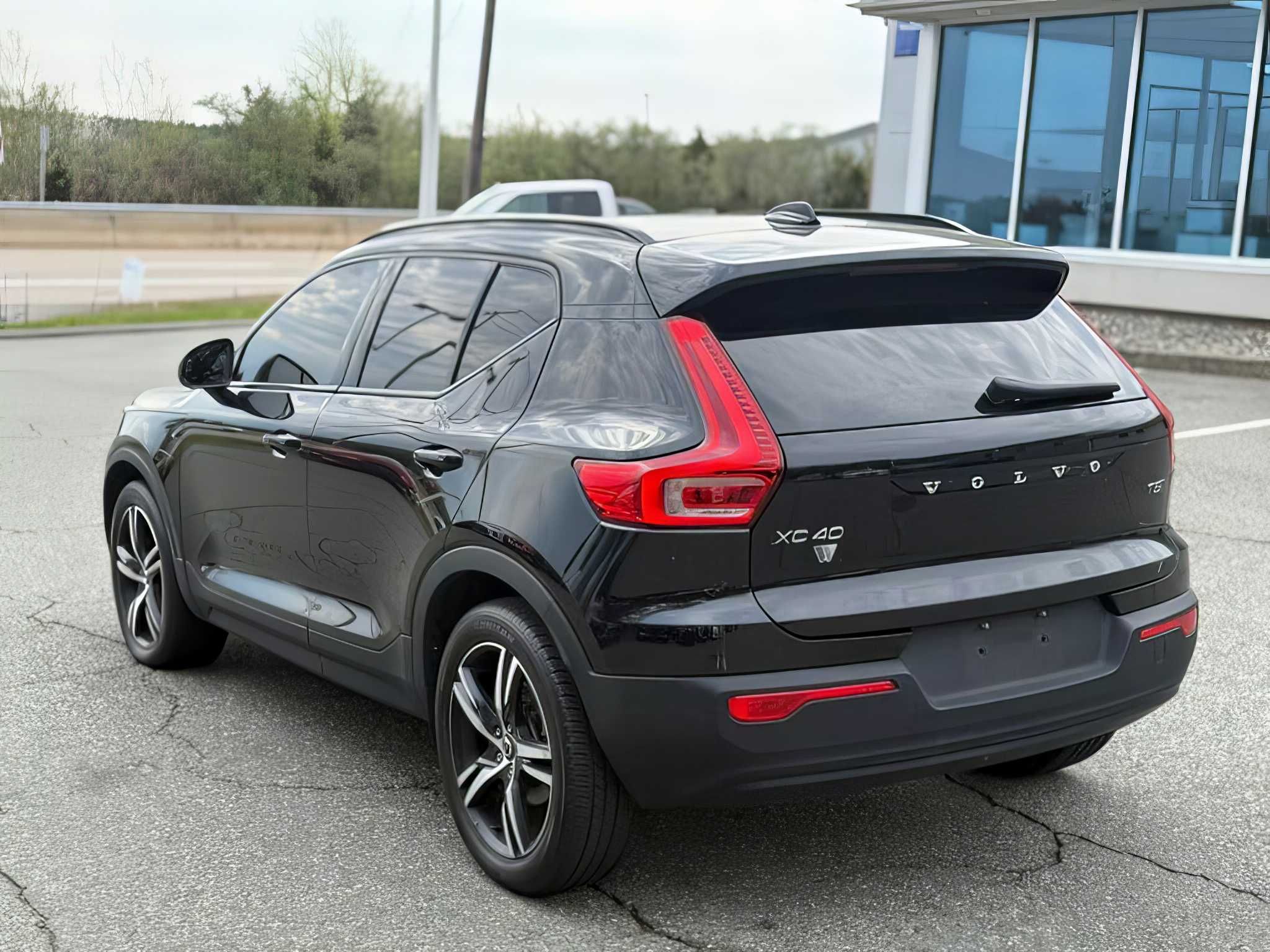2021 Volvo XC40 T5 R-Design