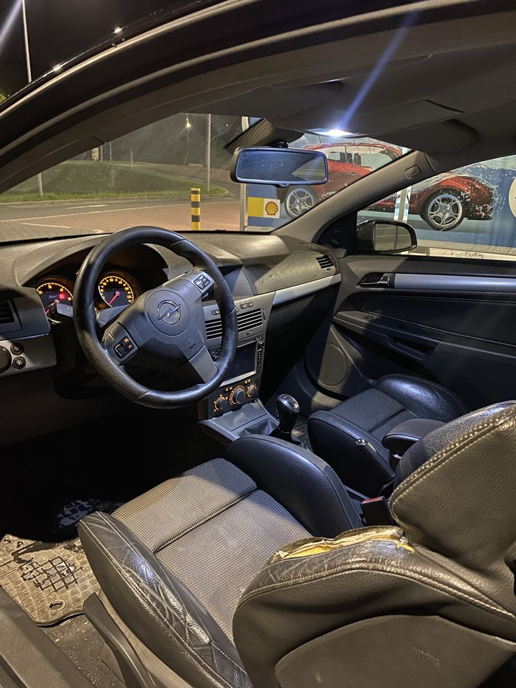 Opel astra h gtc opc-line 1.9 cdti 120 koni (recaro)