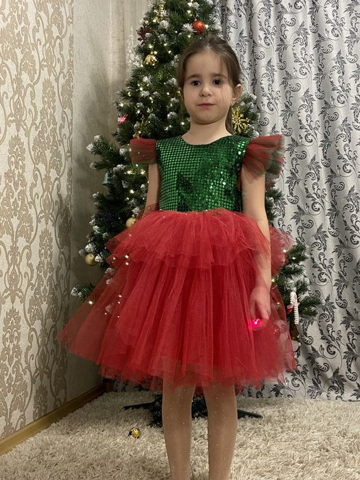 дитячі нарядні плаття,сукні Ялинки,Ельфи  та інші  на виступи