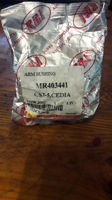 MR519127 Mitsubishi сайлентблок заднего прод. нижнего рычага MR403441