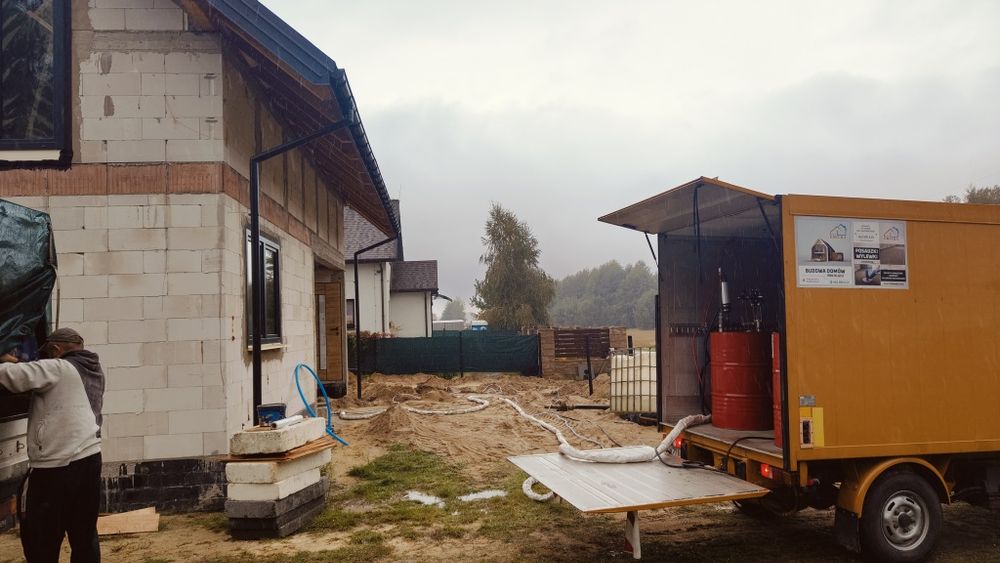 Ocieplane poddasza piana Pur . Izolacje natryskowe Pur. piana Pur