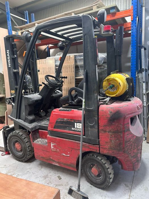 Empilhador Nissan 18 Gás