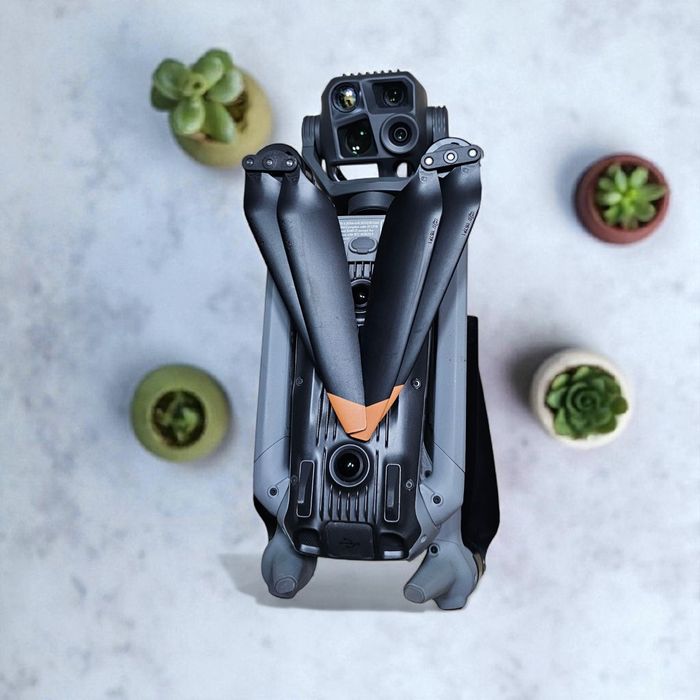 Квадрокоптер DJI Matrice 4T (чистый аккаунт)