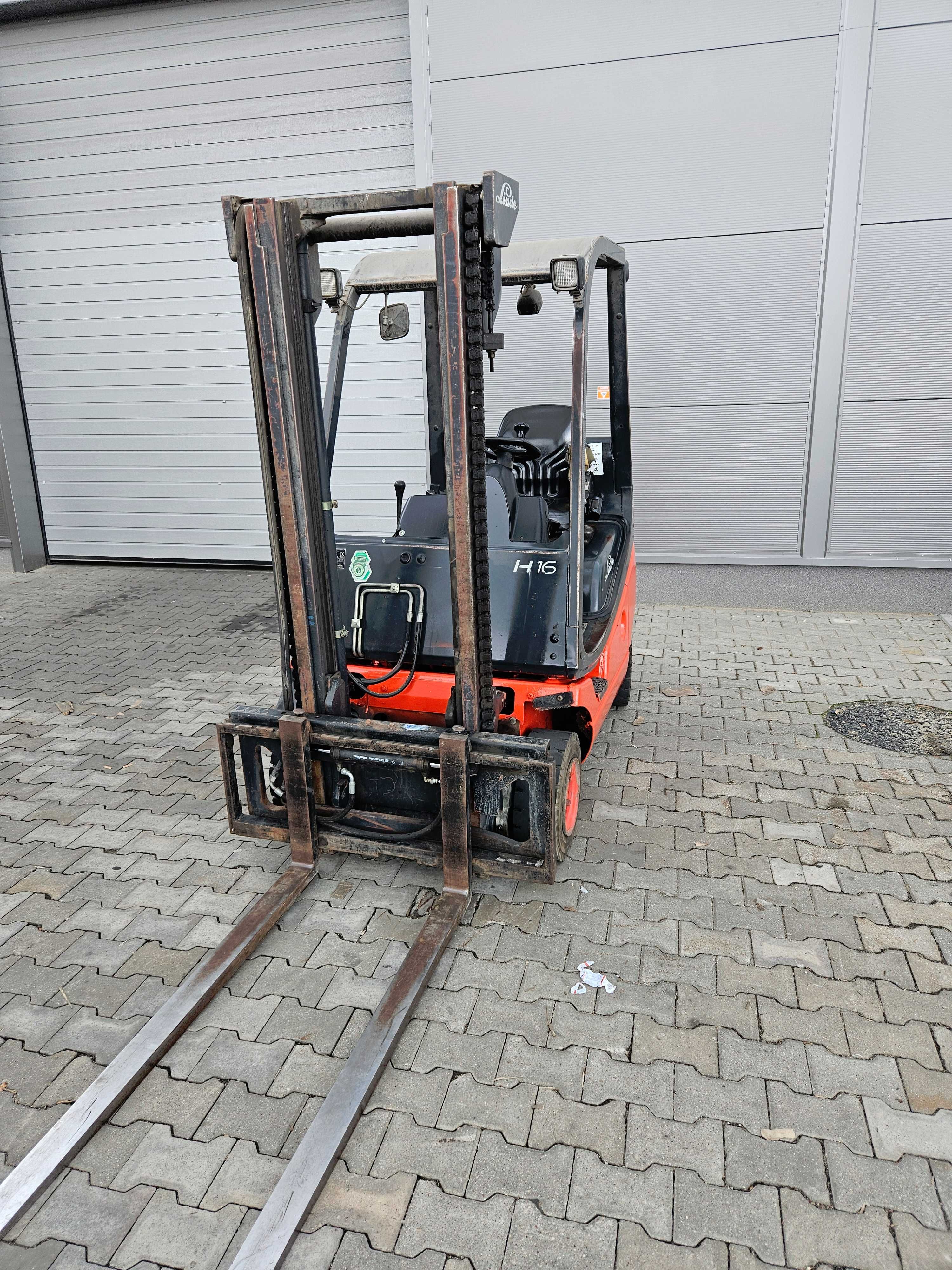Wózek  widłowy  LINDE  H16T-03