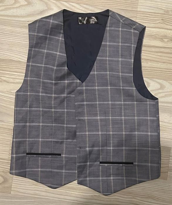 Piękna elegancka kamizelka rozm 158