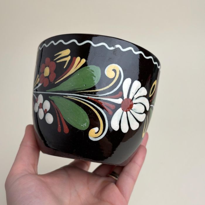 Ceramiczna szkliwiona osłonka na roślinę folklorystyczny wzór