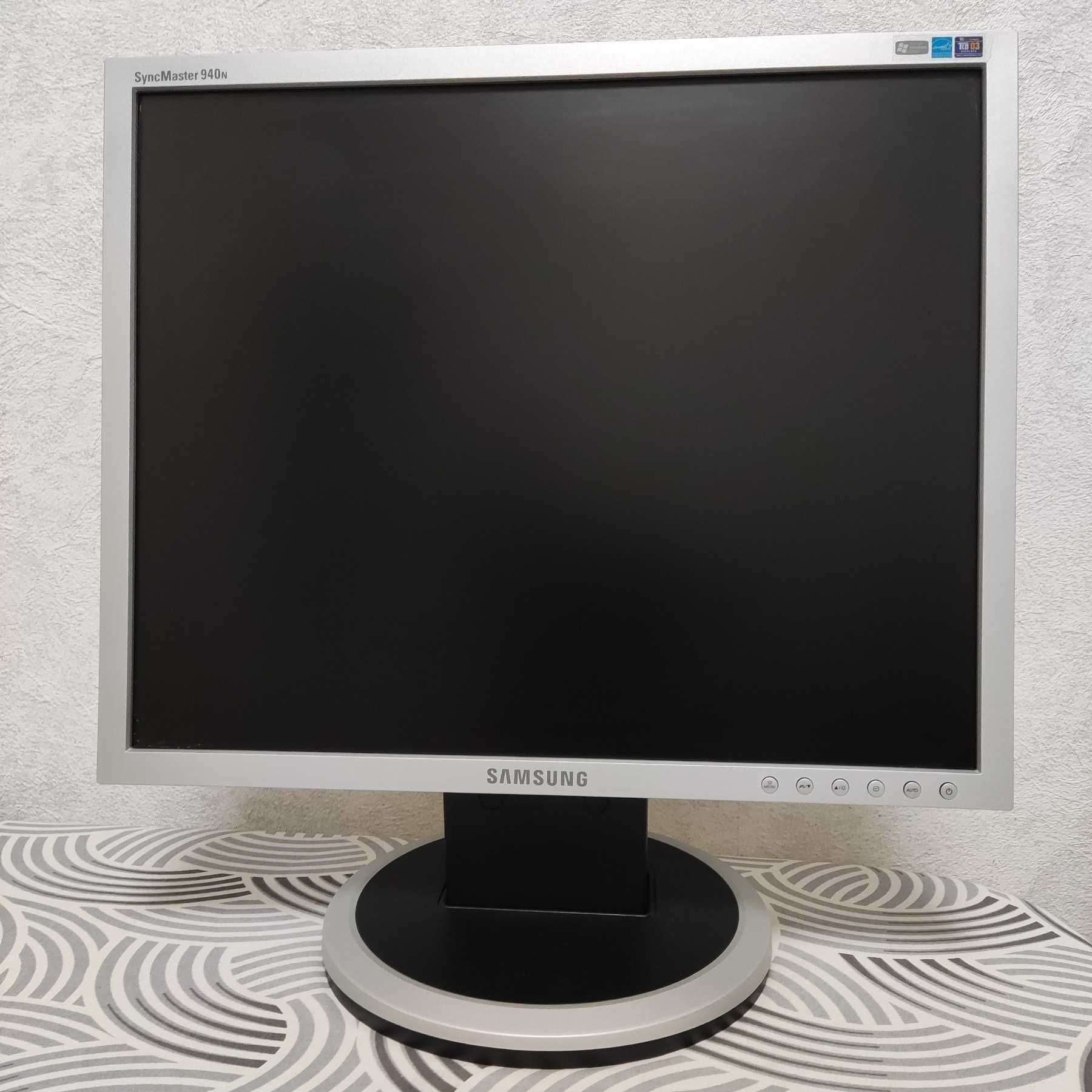 Компьютер - Intel Core 2 Quad Q8300/RAM 4GB/HDD 320GB/GMA 3100/DVD-RW