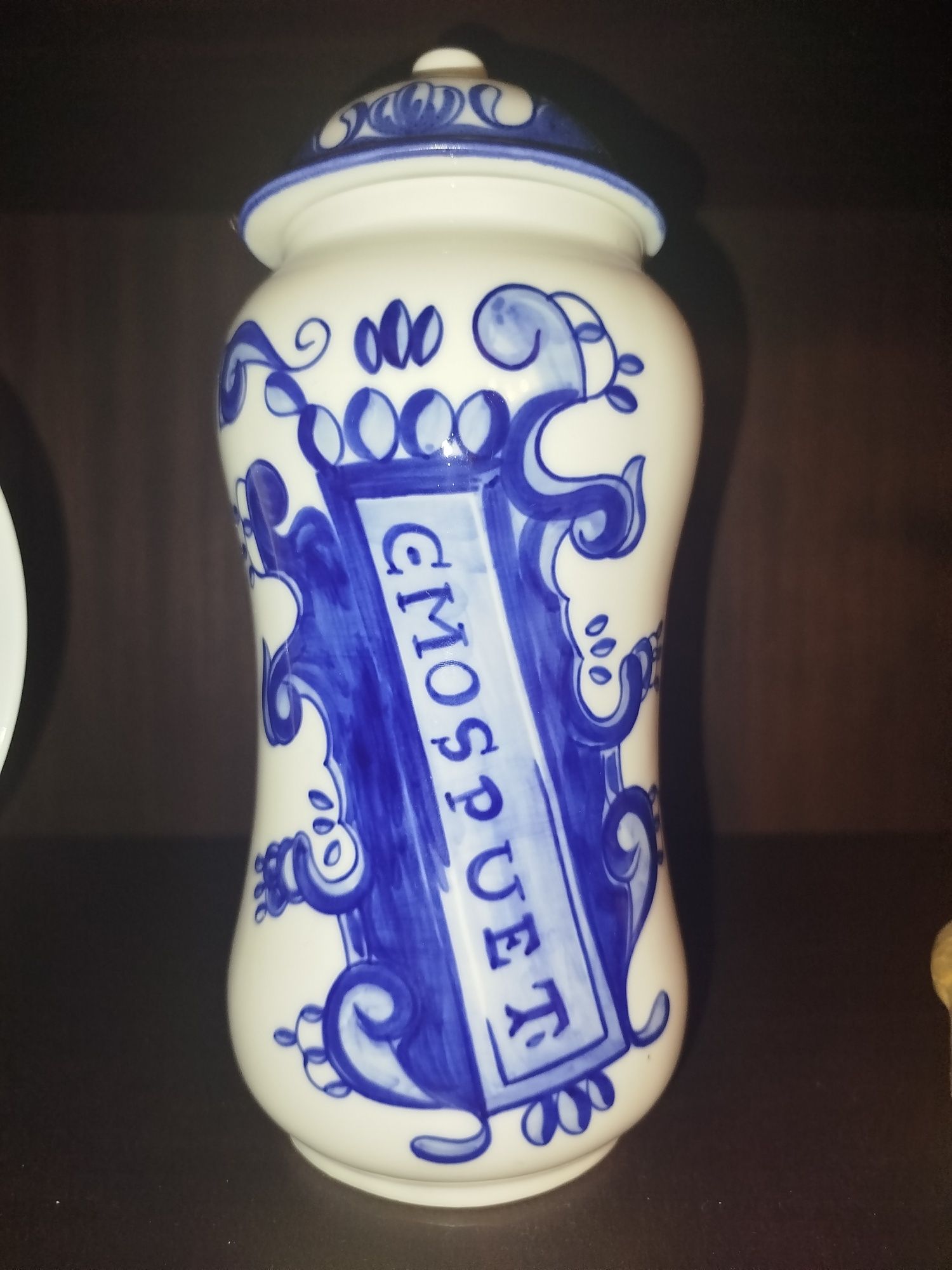 Pote em louça de Viana pintado à mão