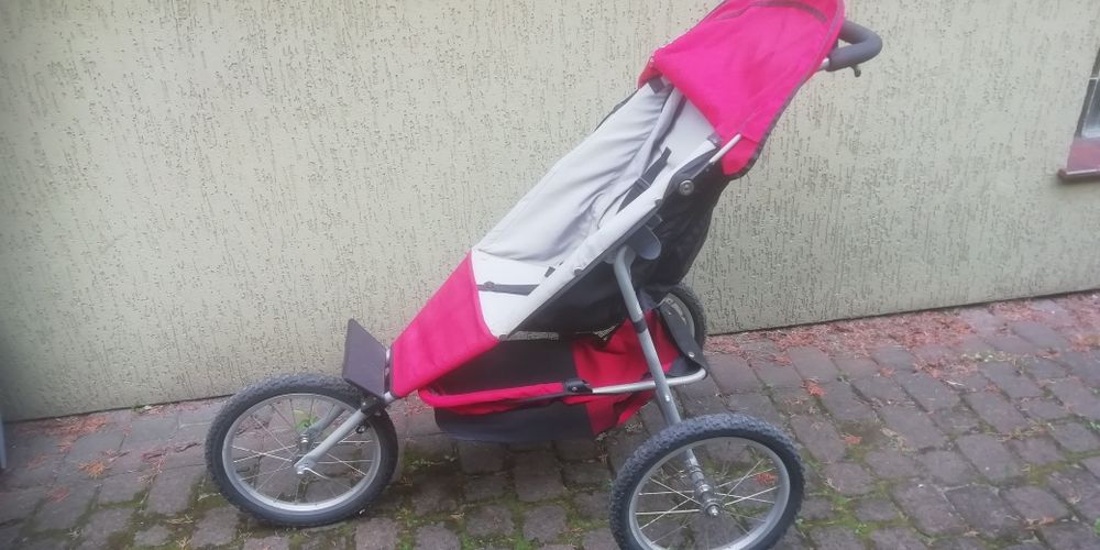 Wózek spacerowy na dużych kołach