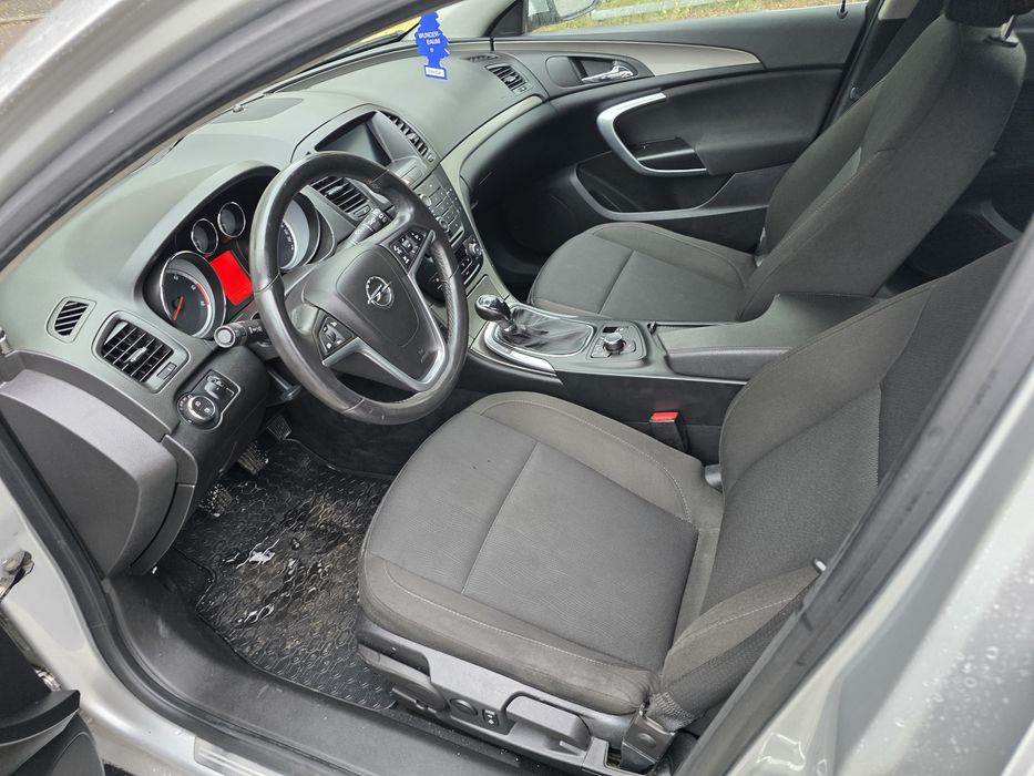 Sprzedam opel insignia w bardzo dobrym stanie