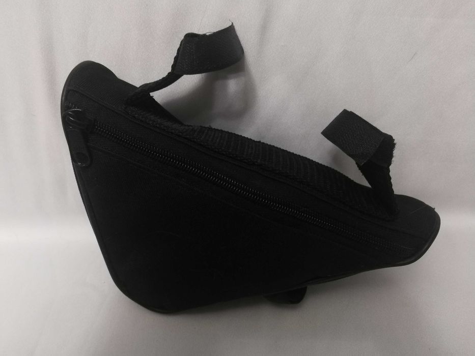 Sakwa rowerowa do roweru damskiego, kolor czarny.