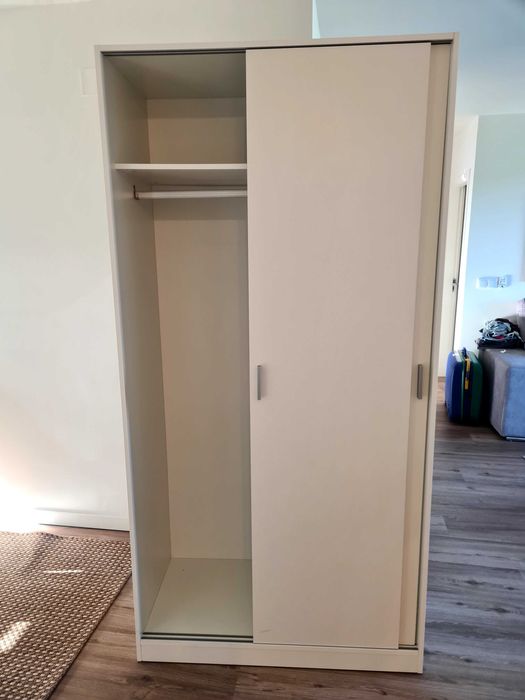 Guarda roupa semi novo 2 portas de corrrer