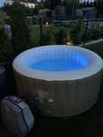 Basen z hydromasażem/ jacuzzi