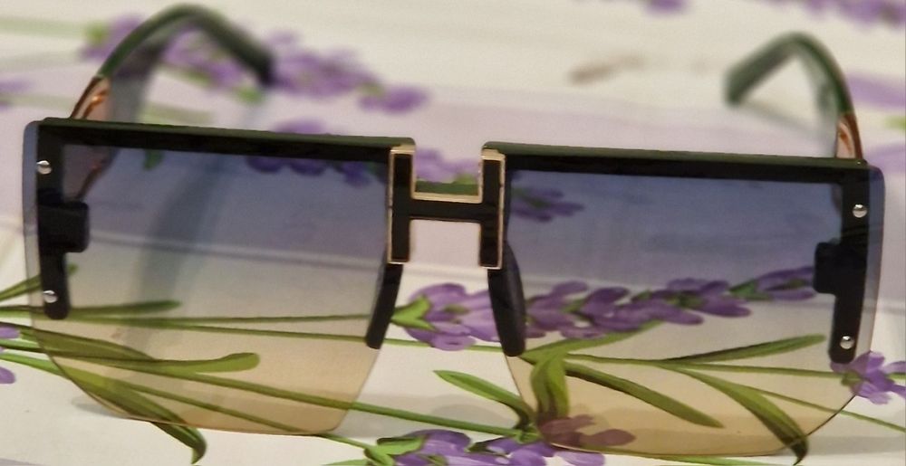 Vendo óculos de sol novos