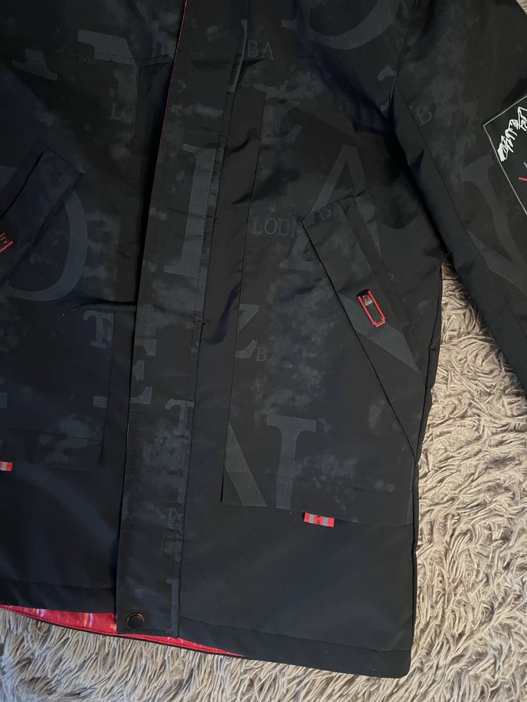 Продам куртку детскую