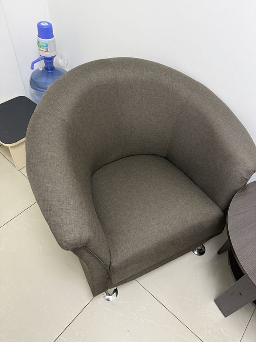 Крісло мʼяке темне