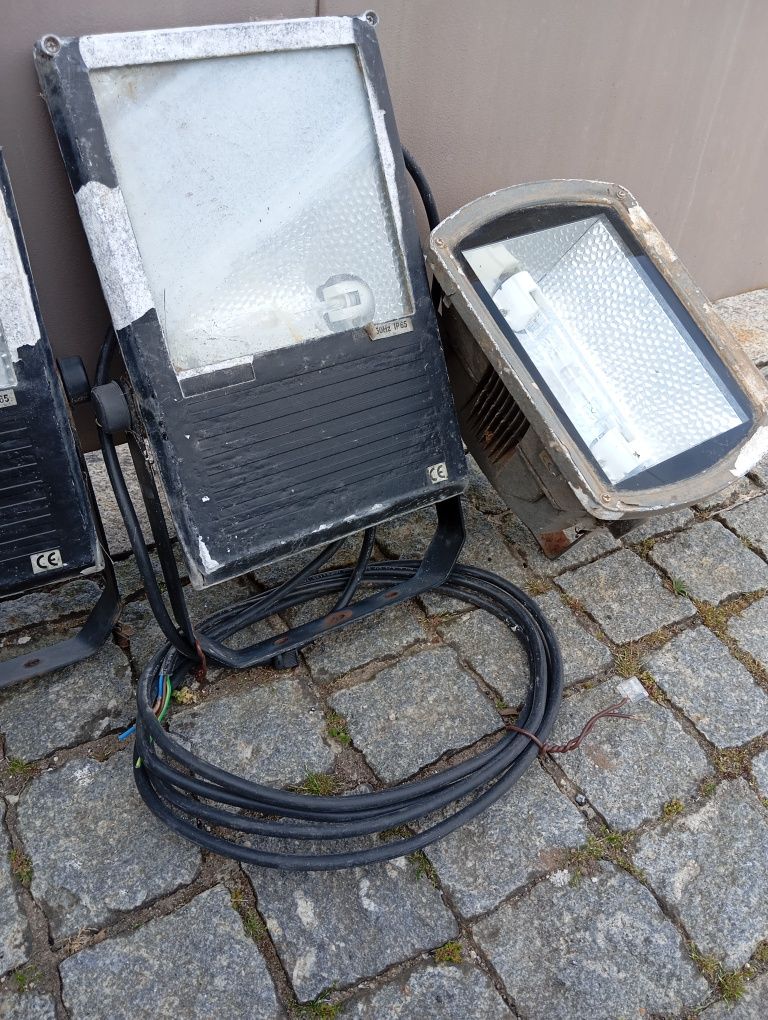 4 focos potentes , 230V