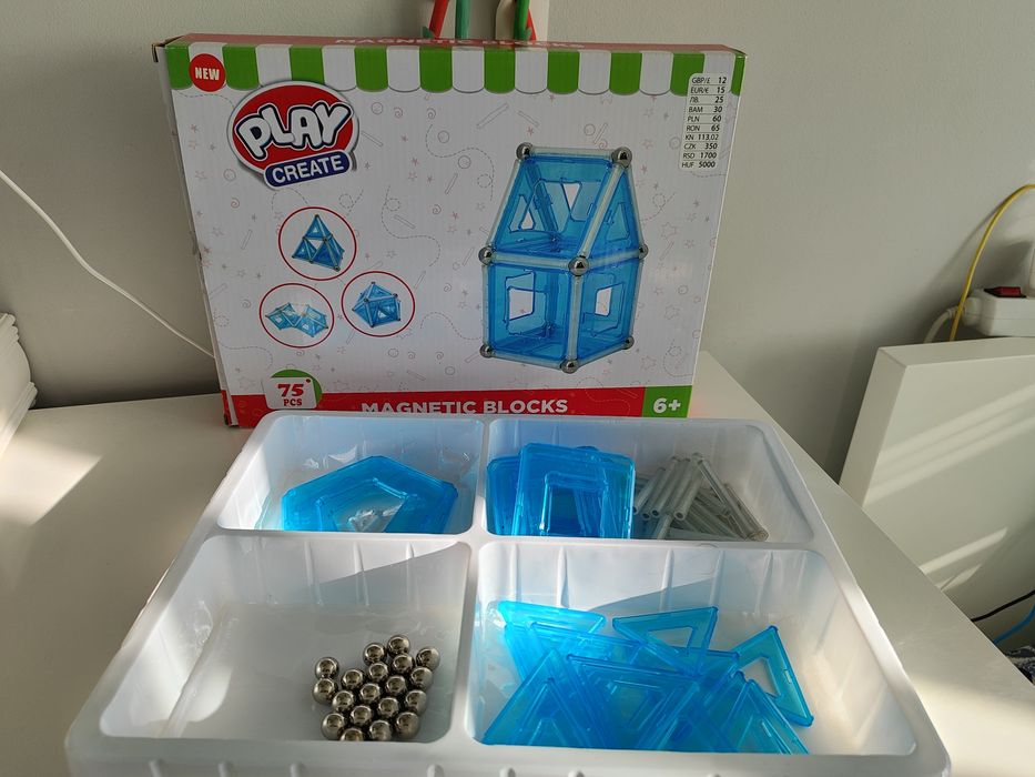 Klocki magnetyczne Play Create (75 elementów).
